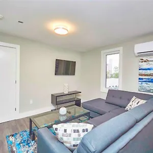 Luxury Boutique 2bedroom 3b Holiday home Niagara Falls
