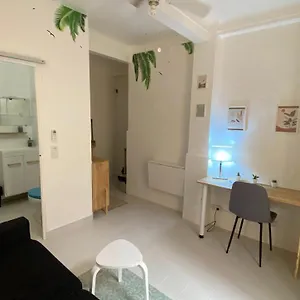 studio-avec-patio-privatif-a-5-min-a-pied-de-la-plage.fr-provencehotel.com/